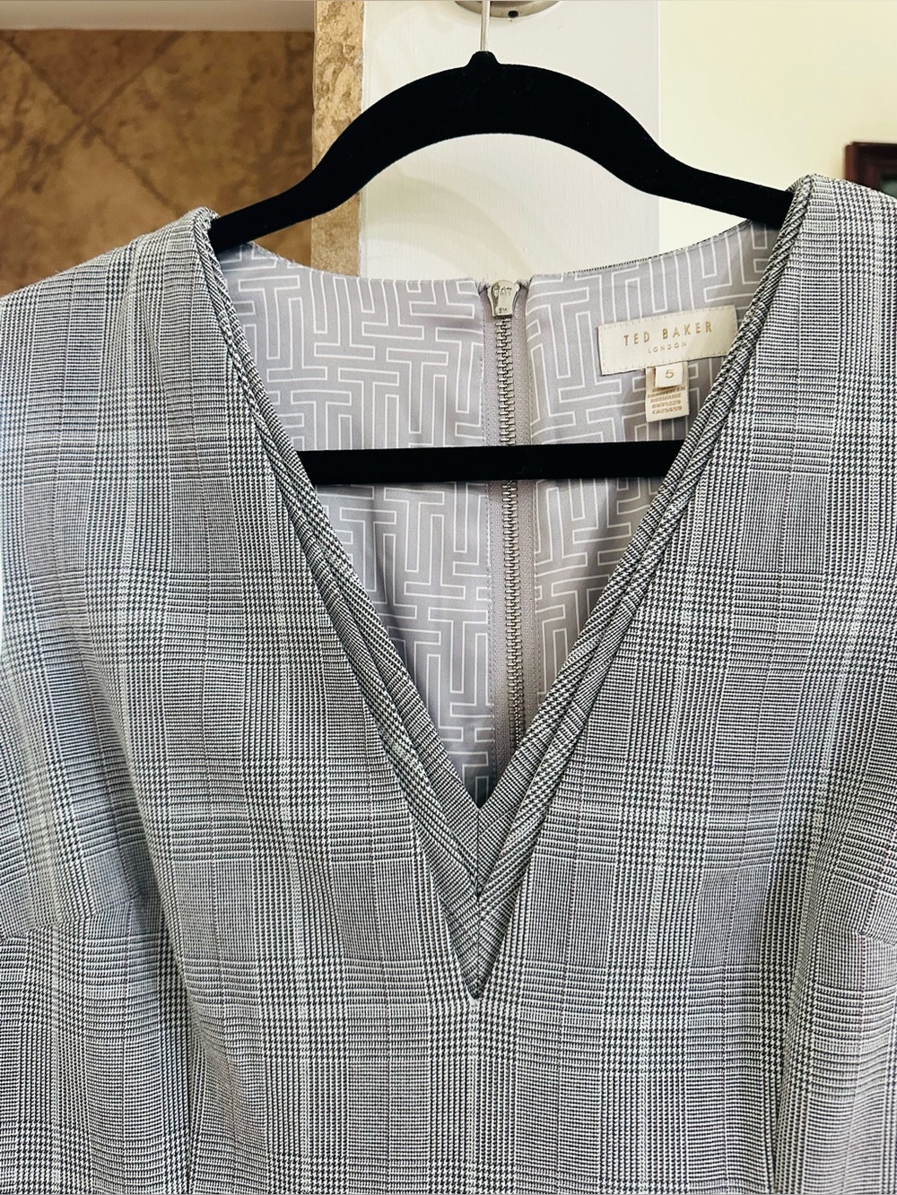 Ted Baker London Charcoal Gray Avriid Check Plaid V-Neck Sleeveless Sheath Dress - Picture 3 of 14